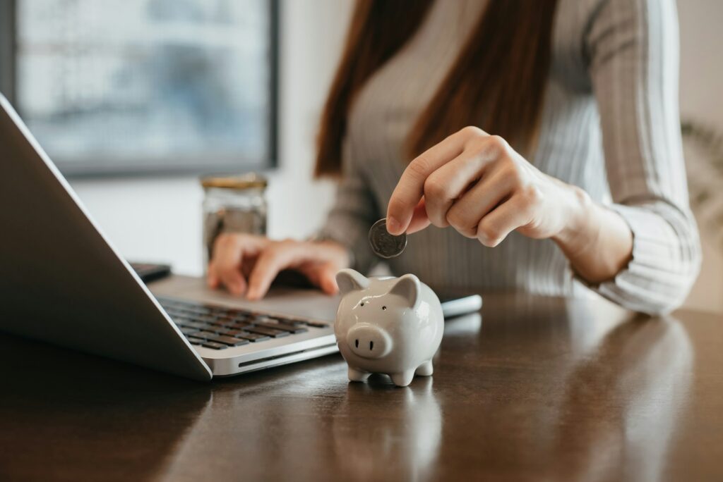 Businessmen think of the concept of saving money.